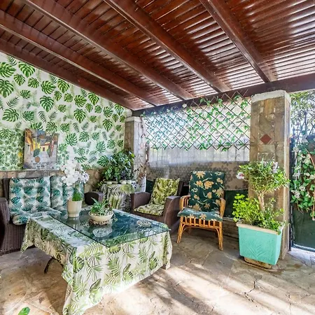 Casa *